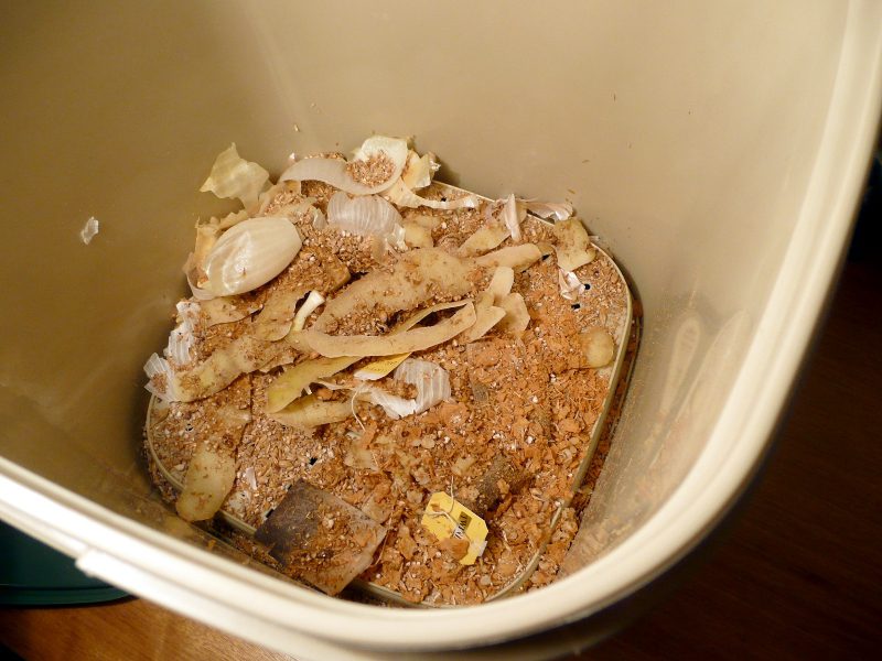 Bokashi-bin-composting